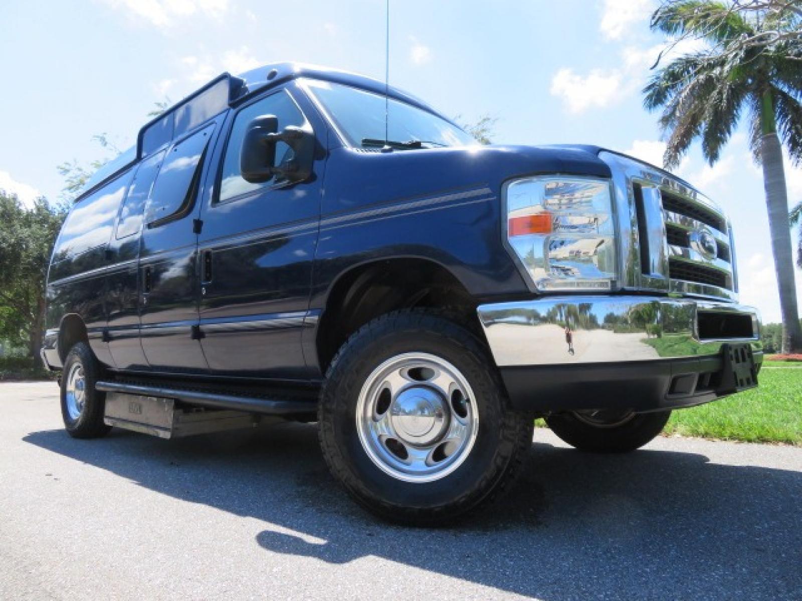 2011 Dark Blue /Gray Ford E-Series Wagon E-350 XLT Super Duty (1FBNE3BS4BD) with an 6.8L V10 SOHC 20V engine, located at 4301 Oak Circle #19, Boca Raton, FL, 33431, (954) 561-2499, 26.388861, -80.084038 - Photo #3